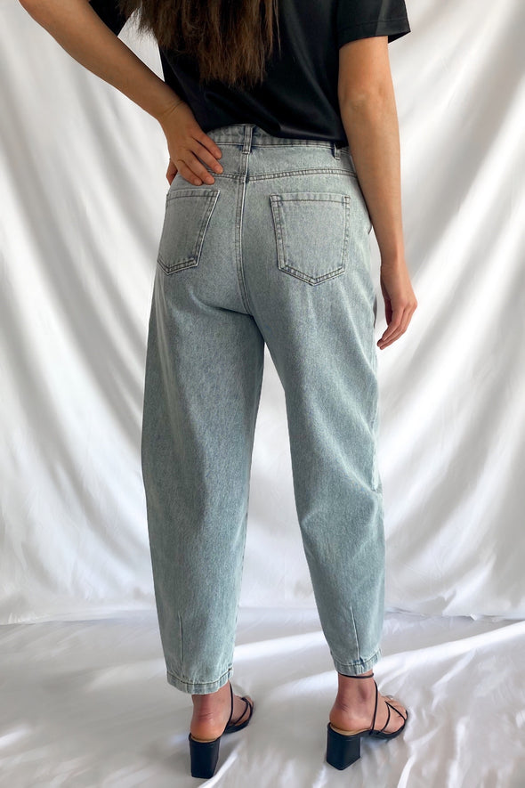 Flashback Pleated Jeans | Light Wash - We’re About That